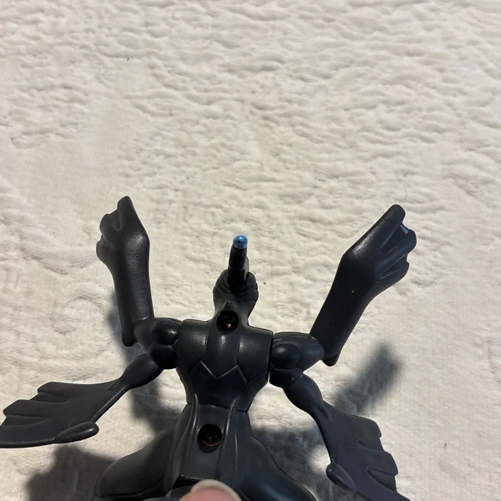 Zekrom 2011 McDonald's Pokémon Nintendo Toy Figure McDonalds